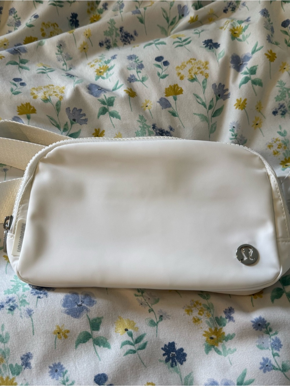 lululemon athletica White Everywhere belt bag Crossbody Pouch